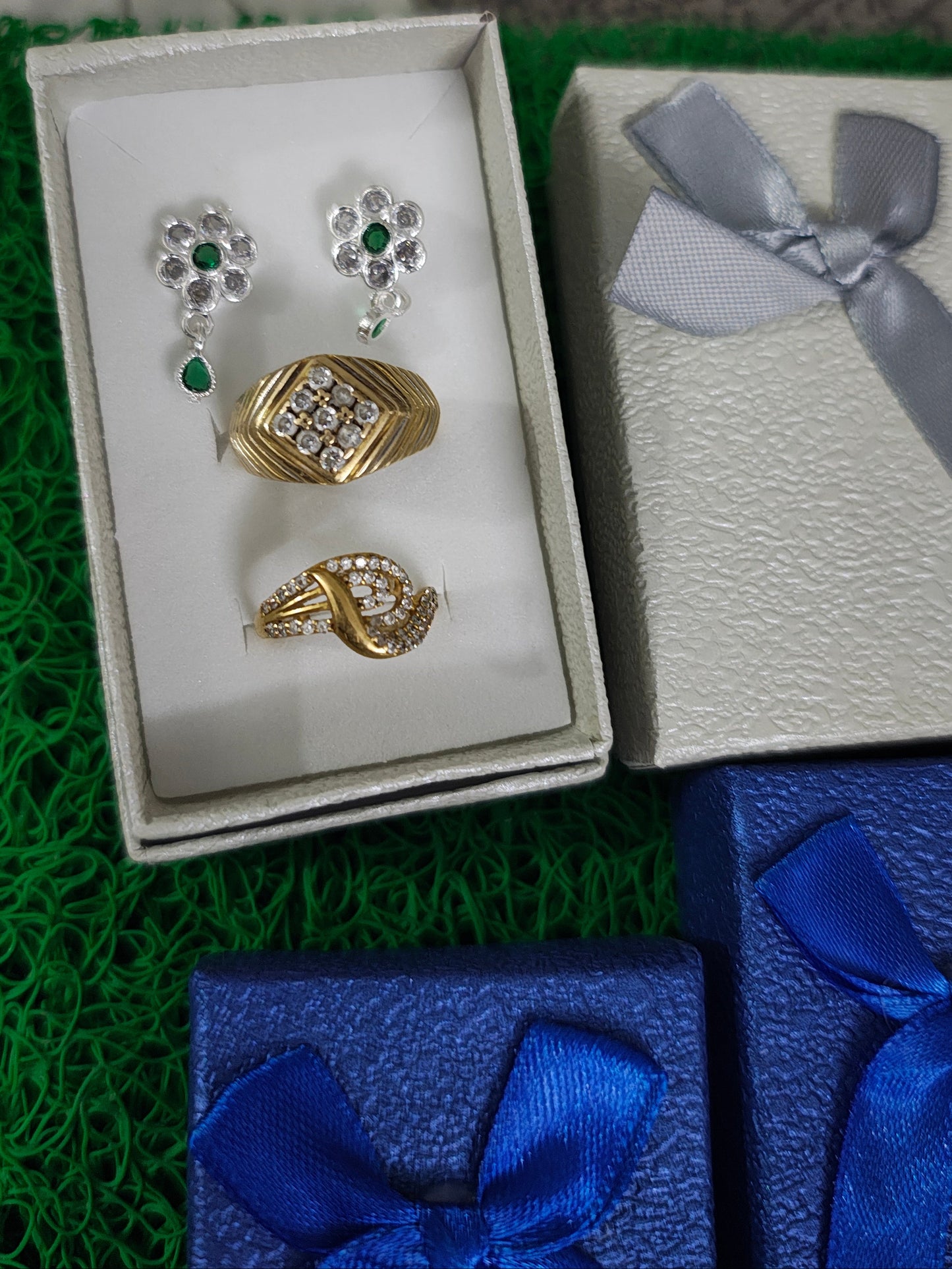 Earrings Gift box multicolour pack of 24pc